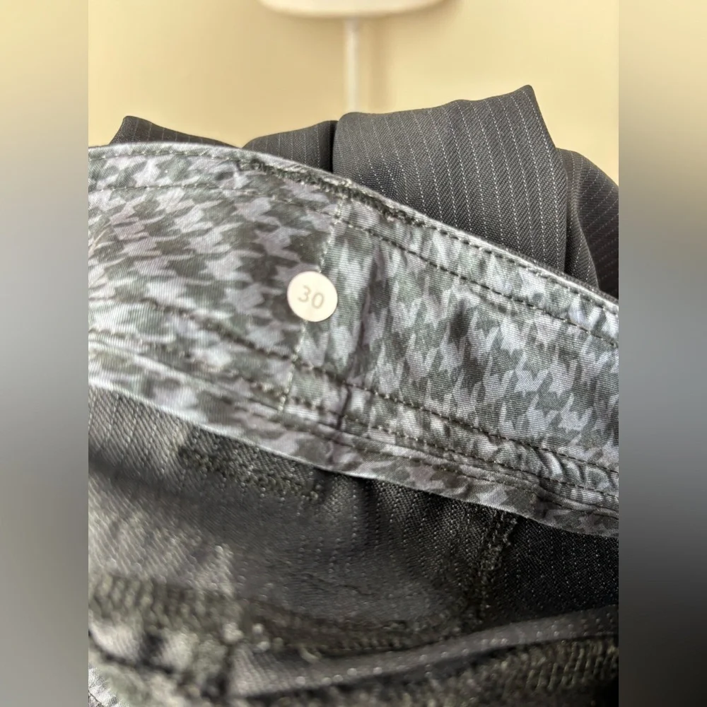 Lululemon Athletica Mens Work to Play Golf Chino Pants Black Pinstripes Size 30